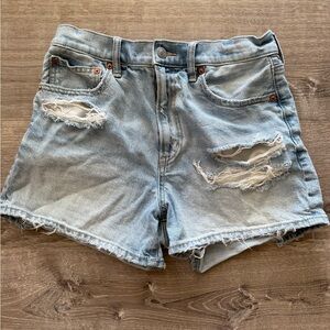 American Eagle light wash Denim Shorts Distressed High-Waisted strigid size 6